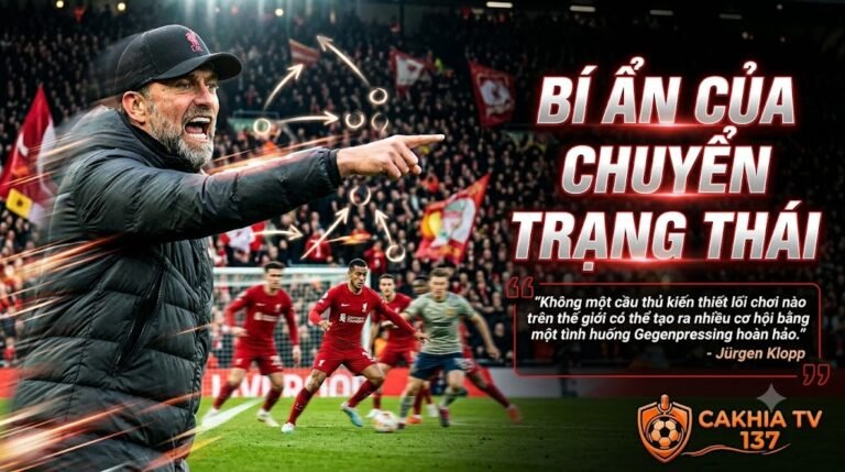 HLV Jurgen Klopp hò hét chỉ đạo chiến thuật Gegenpressing, minh họa trực quan cho đỉnh cao chuyển trạng thái từ tấn công sang phòng ngự.
